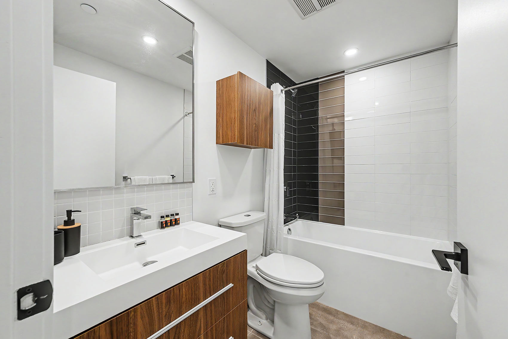 018 Main Washroom