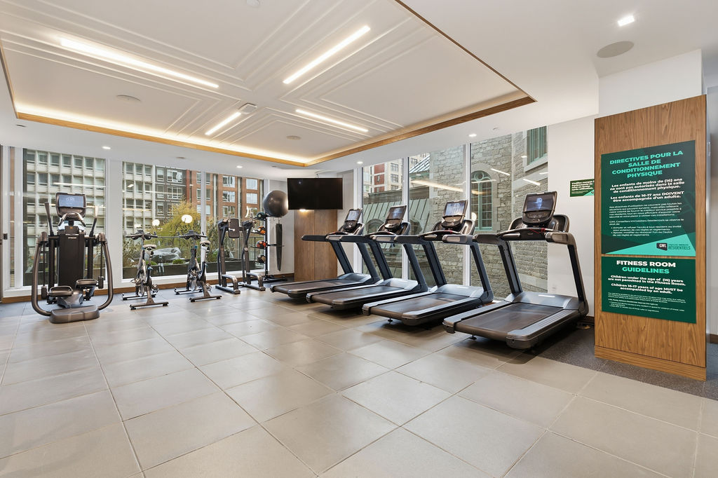 Centre de fitness de la résidence hôtelière Le Livmore à Montréal