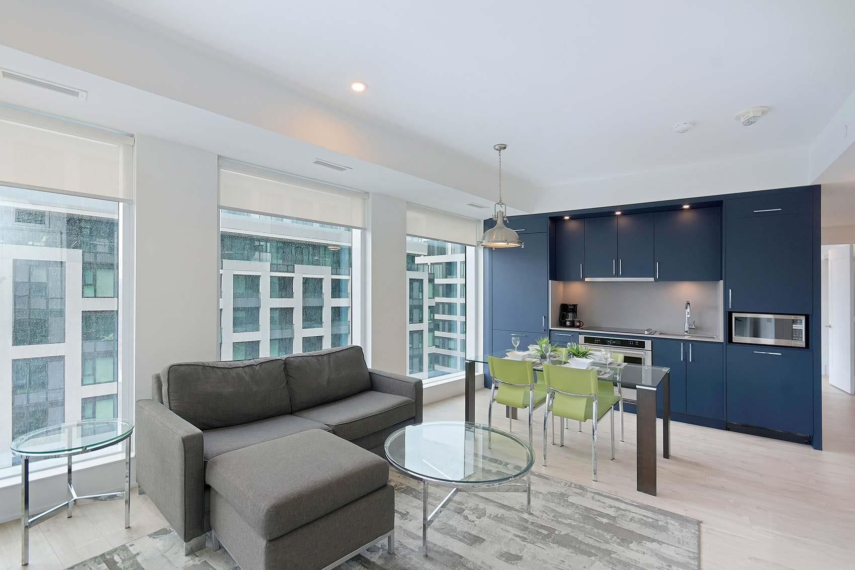 Appartement entièrement meublé à Montréal : salon au Livmore